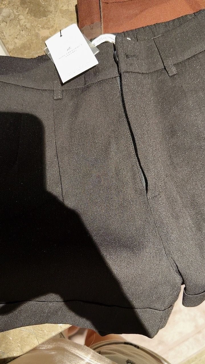 Customer photo review of Double Pleated Linen Waistband Shorts with Cuffed Hem