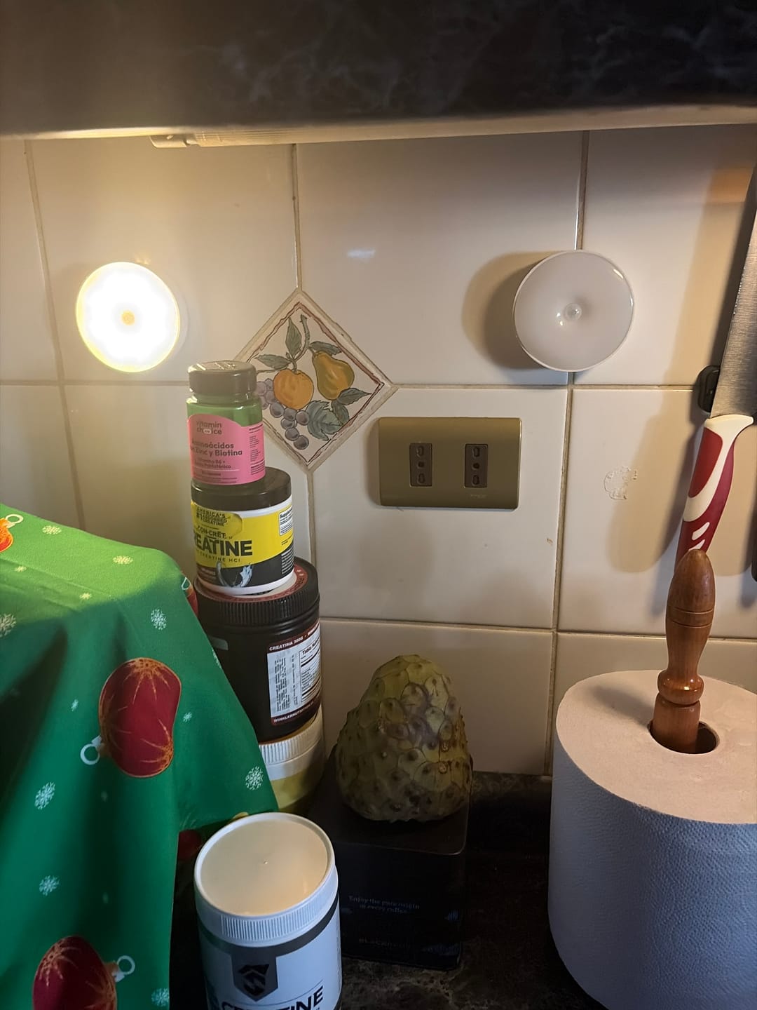 Customer photo review of Lámpara LED Recargable con Sensor de Movimiento | Pack 4 Unidades