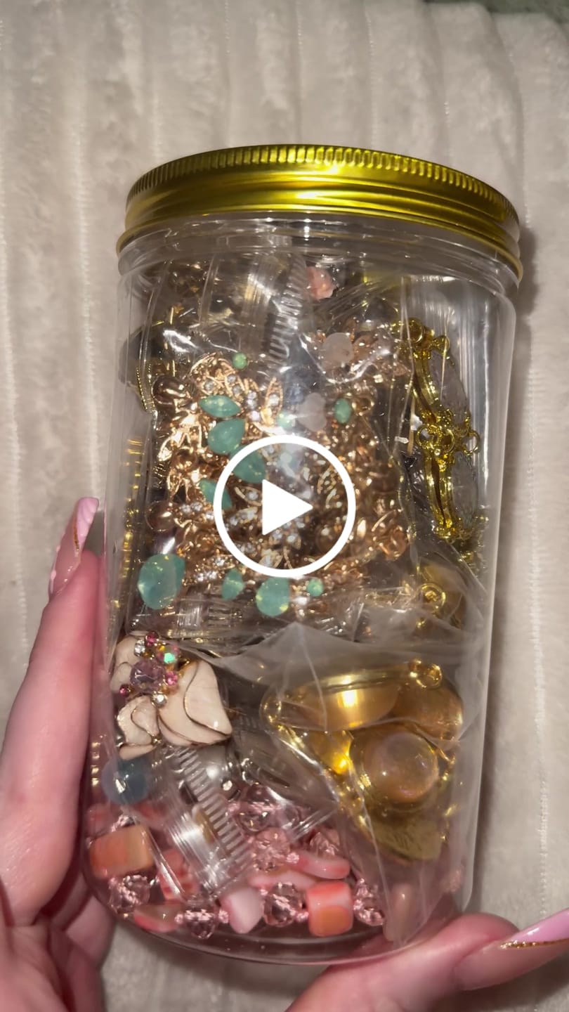 Customer video review of （Hot selling）Wish your mystery jewelry jar（plastic jar ）