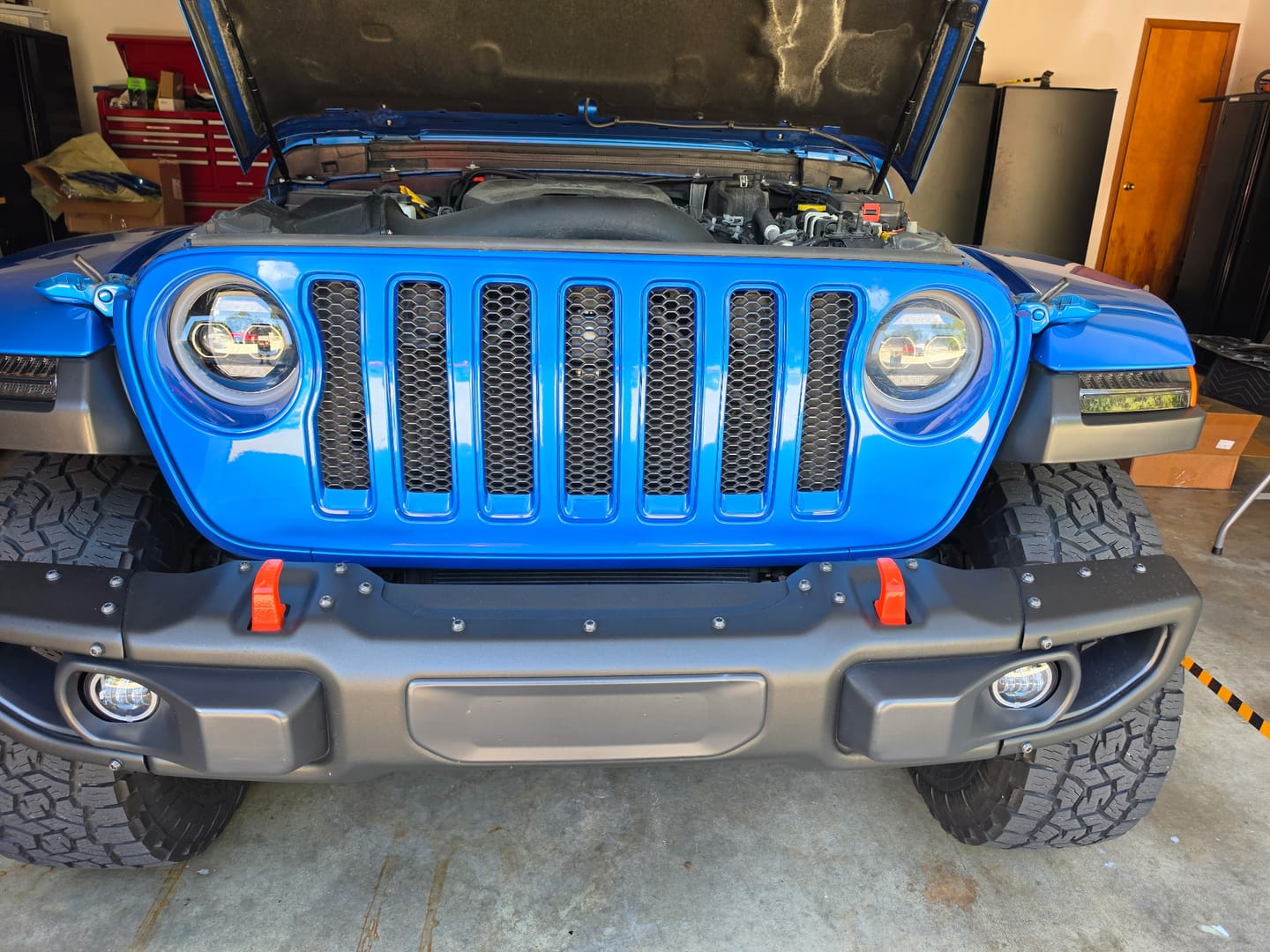 Customer photo review of Classic Grille Trim Factory Color Painted (Fits JL/JT, 4XE, 392 Models 2018-2023)