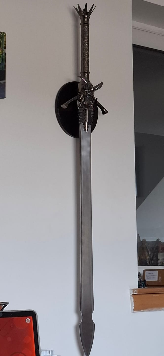 Customer photo review of Devil May Cry 5 - Dante's Rebellion (Silver)