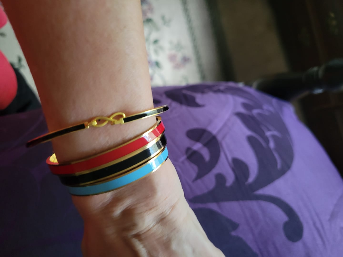 Customer photo review of New Plan Color Cuff Bracelet