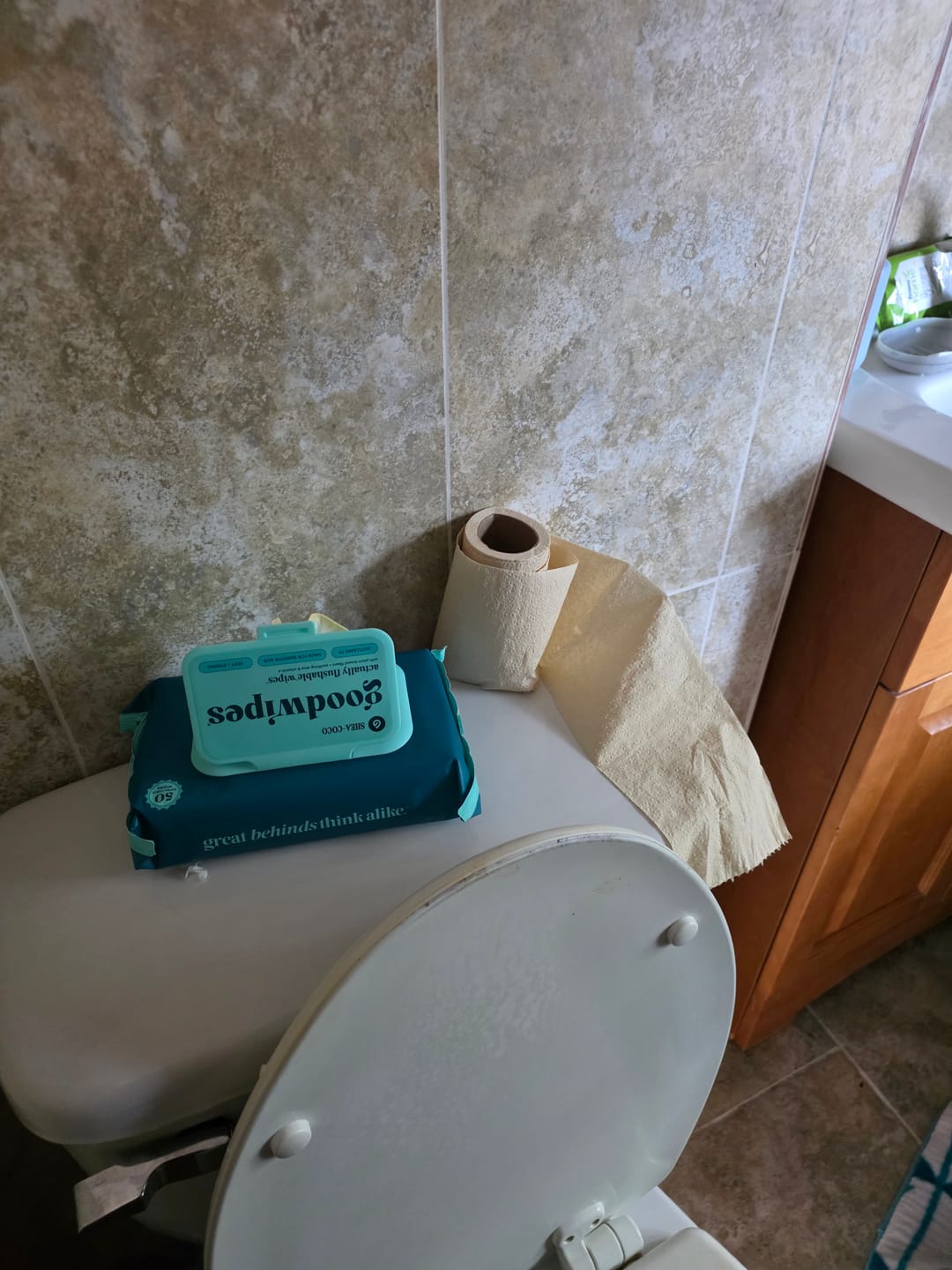 Customer photo review of Leafy EarthCloud Premium Bamboo - 24 rolls 3 ply
