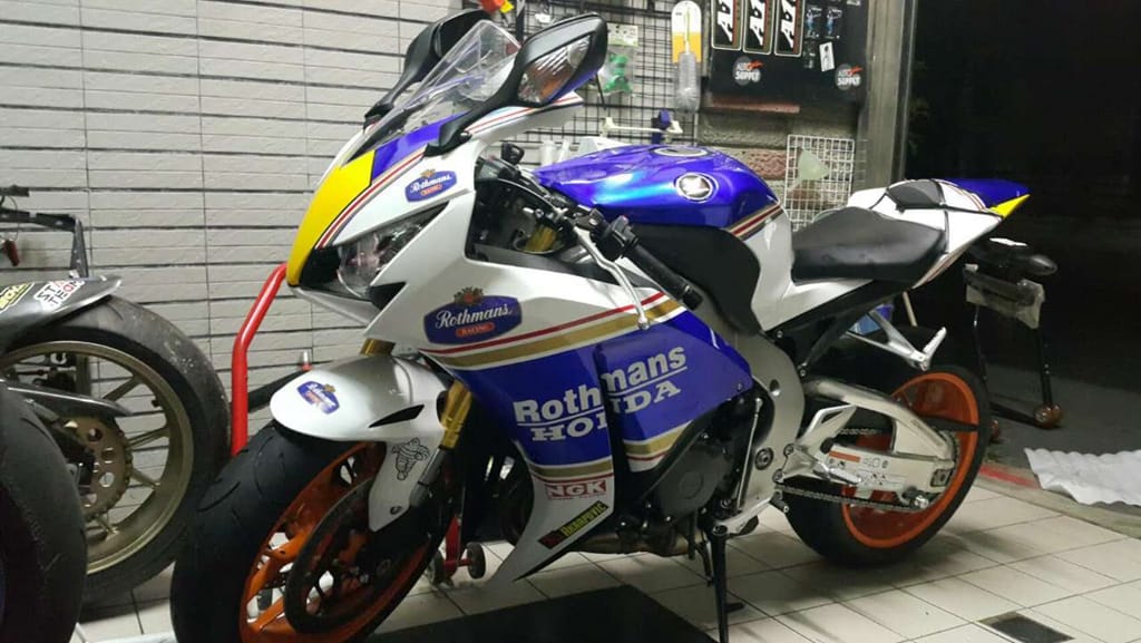 Customer photo review of HONDA CBR1000RR 2012-2016 Red Fairing Kit