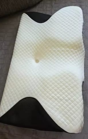 Customer photo review of Nuvora™- Almohada Cervical Ergonómica