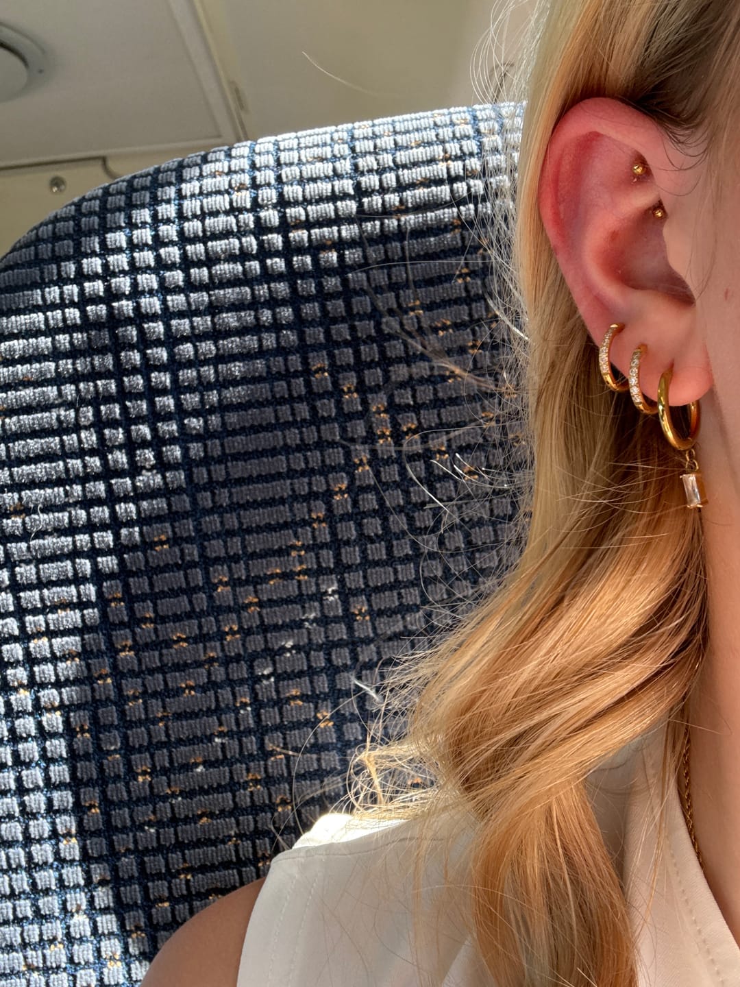 Customer photo review of Simple Baguette Ohrringe | 18K vergoldet