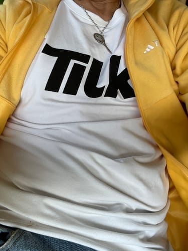 Customer photo review of Polera Big Logo Tilki