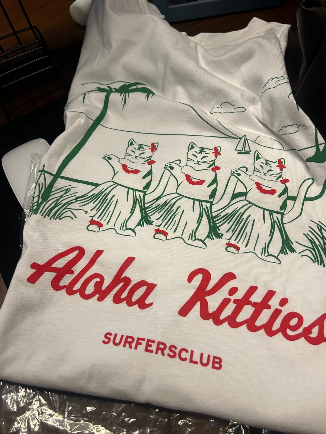 Customer photo review of Aloha Kitties — Oversized Tee