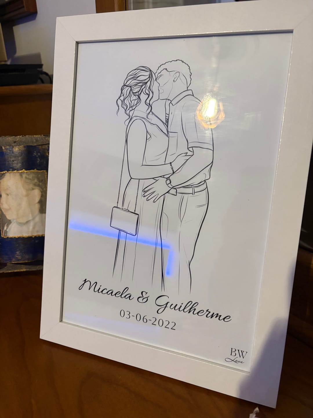 Customer photo review of Quadro Retrato Line Art Personalizado