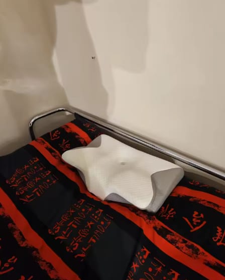 Customer photo review of Nuvora™- Almohada Cervical Ergonómica