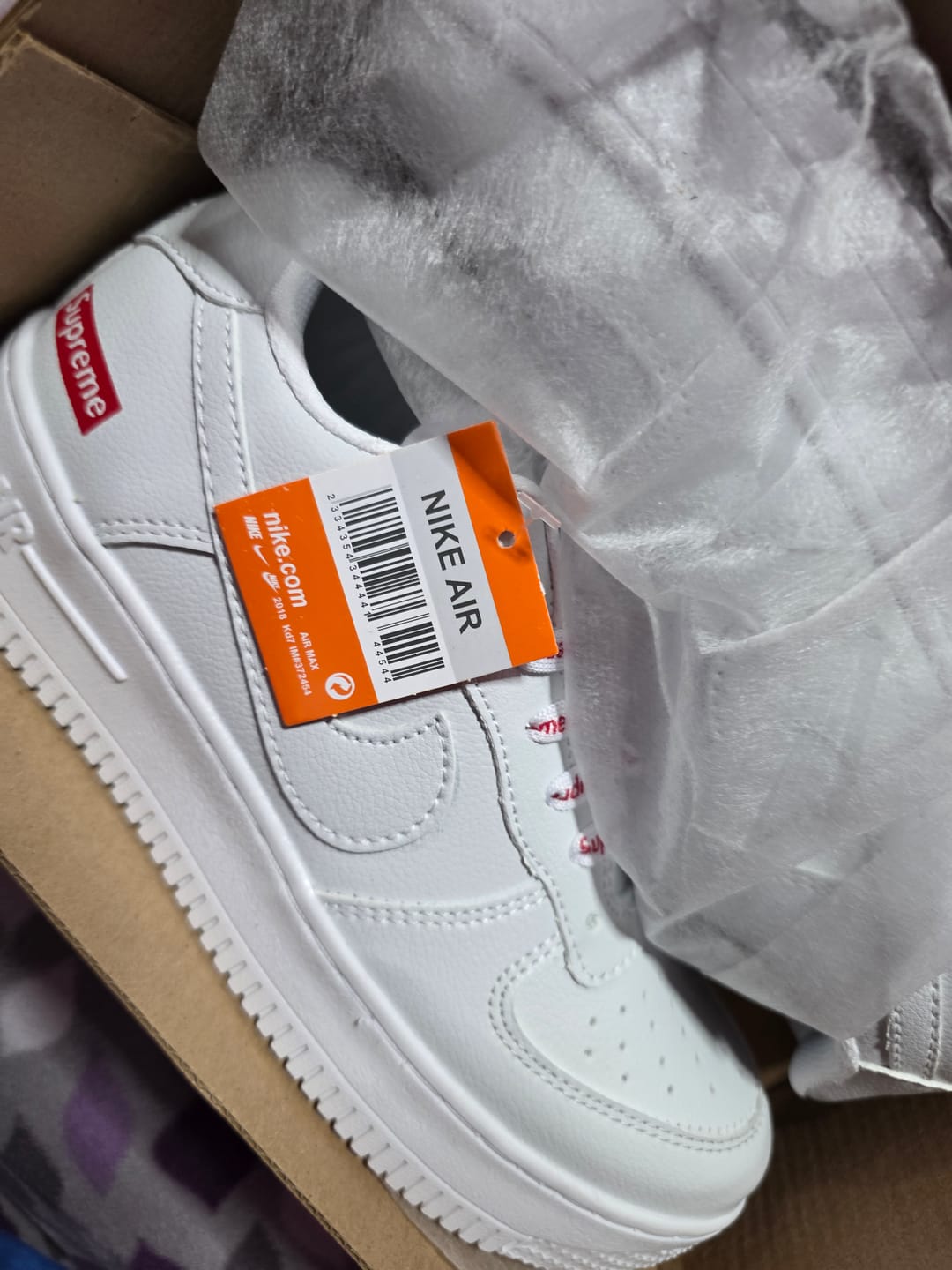 Customer photo review of Tenis 270 Blanco Supreme