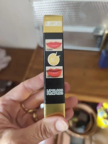 Customer photo review of Voluminizador de Labios – Efecto Inmediato