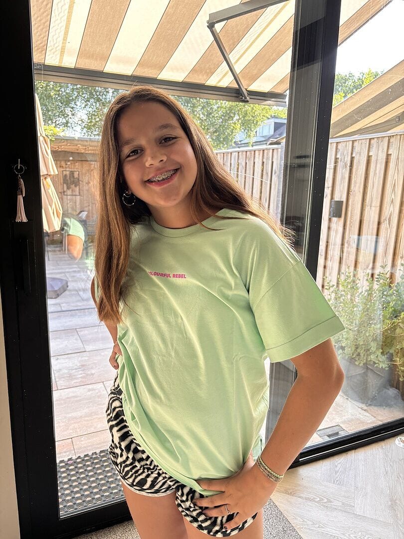 Customer photo review of Uni Logo T-shirt | Mint