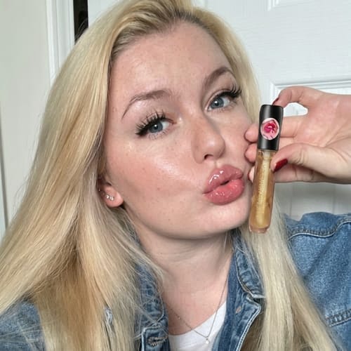 Customer photo review of Voluminizador de Labios – Efecto Inmediato