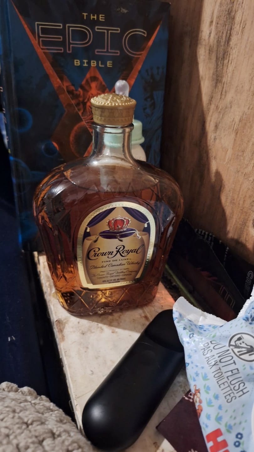 Customer photo review of Crown Royal Regular Fine De Luxe Canadian Whisky