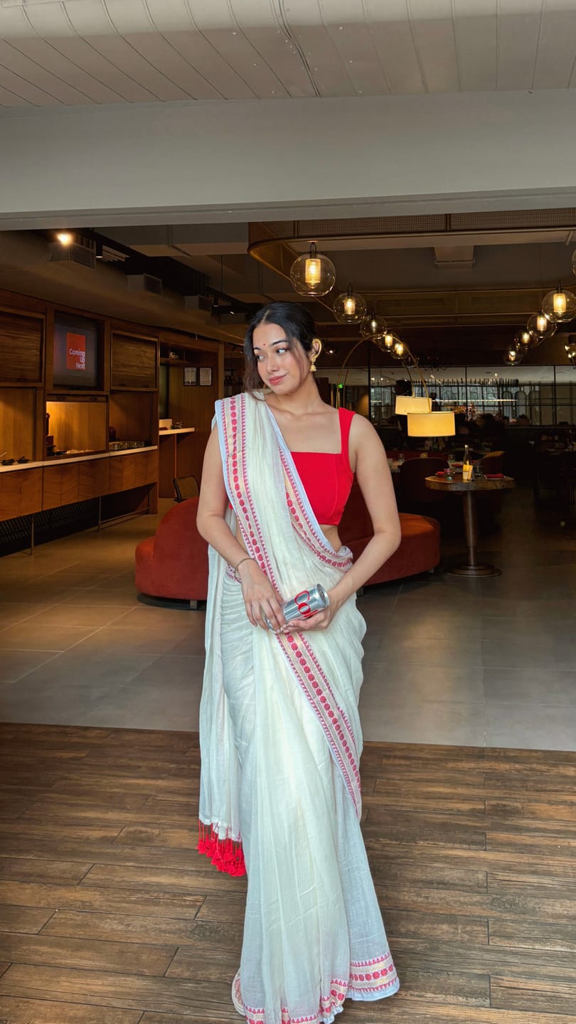 Customer photo review of White and Red  Mulmul Cotton Saree