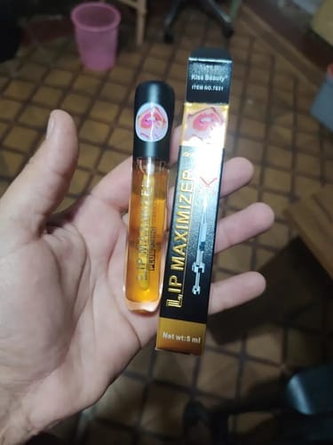 Customer photo review of Voluminizador de Labios – Efecto Inmediato