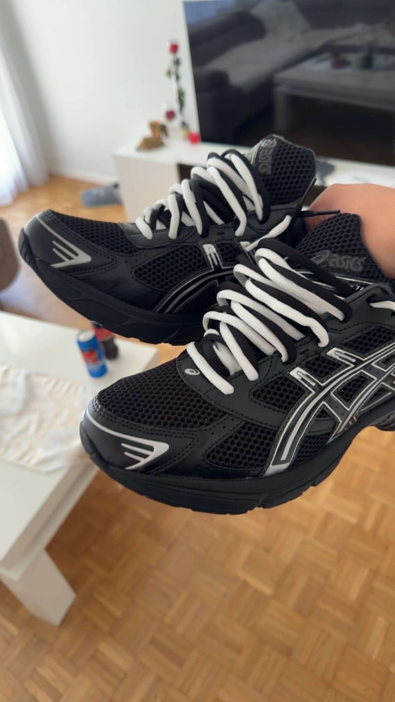 Customer photo review of GEL-1130 Black Pure Silver - Double Laces