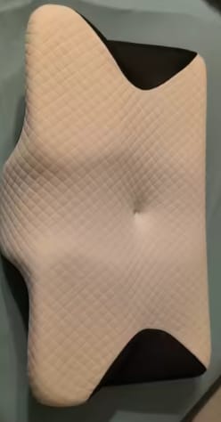 Customer photo review of Nuvora™- Almohada Cervical Ergonómica