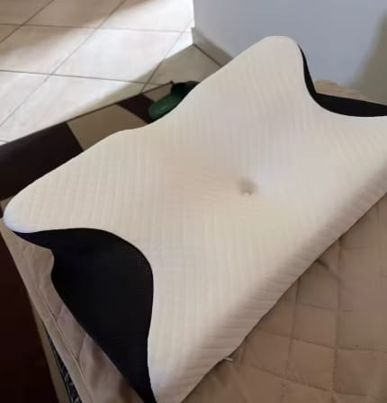 Customer photo review of Nuvora™- Almohada Cervical Ergonómica