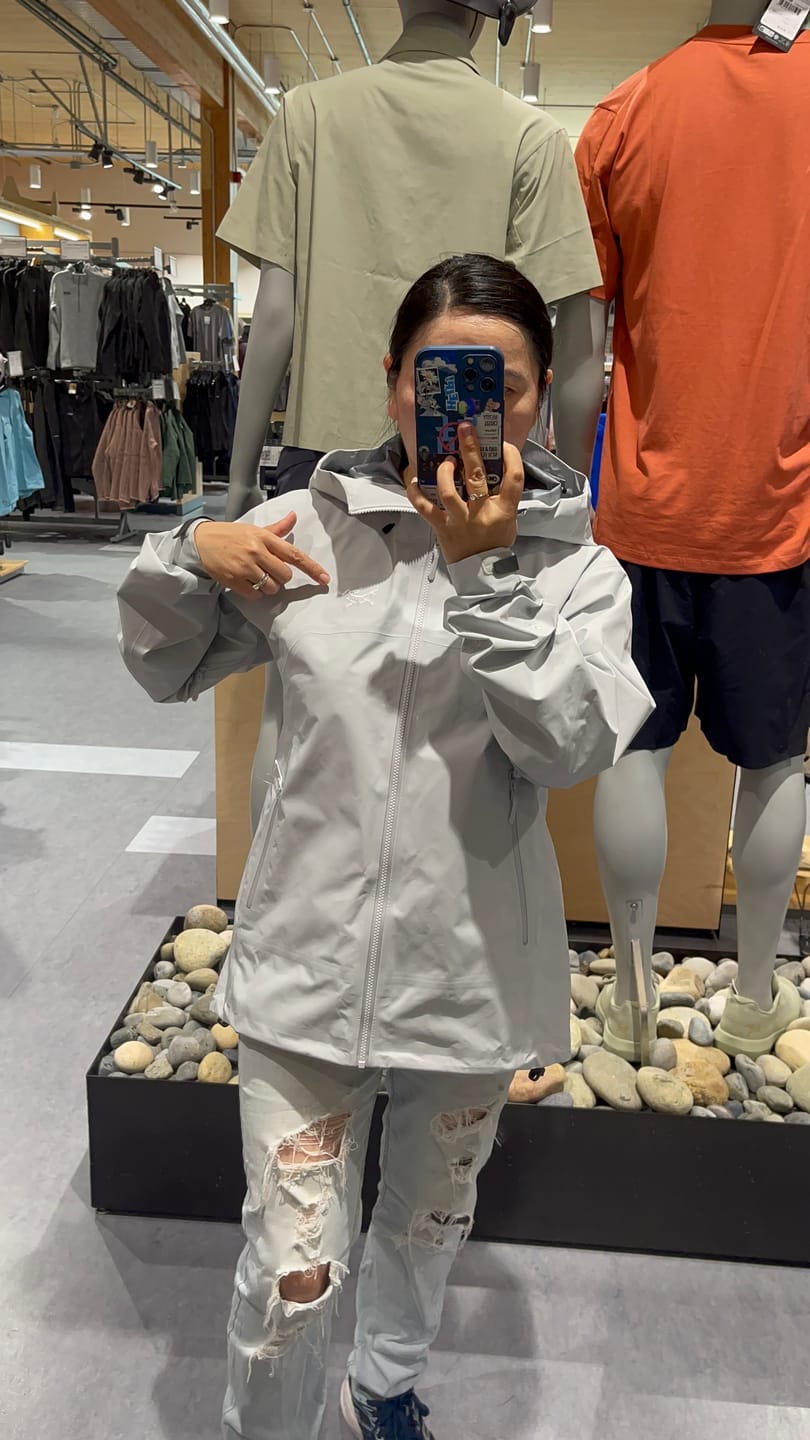 Customer photo review of Women's Beta SL Jacket