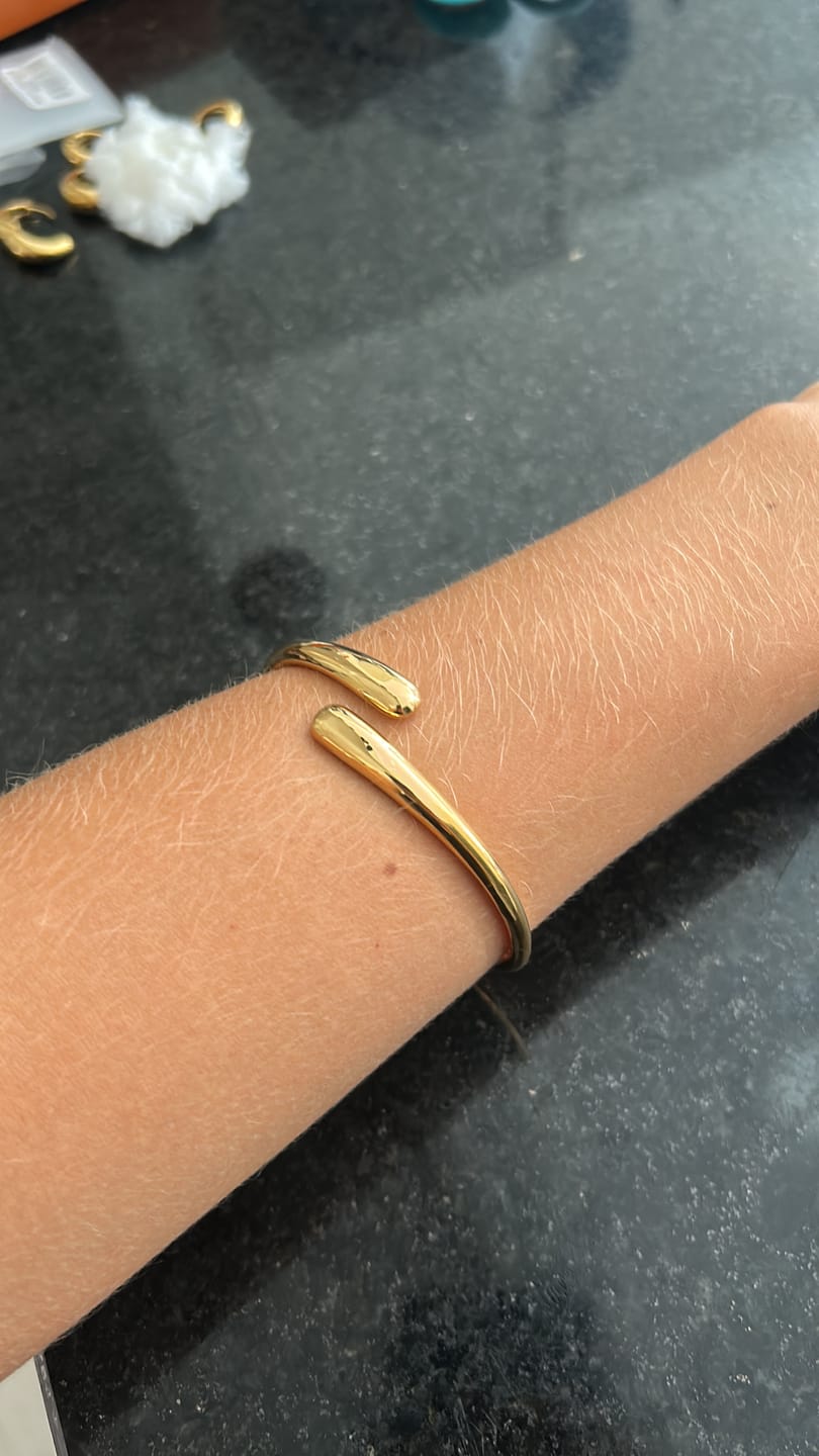 Customer photo review of Bracelete Pontos Bali Regulável Banhado em Ouro 18k