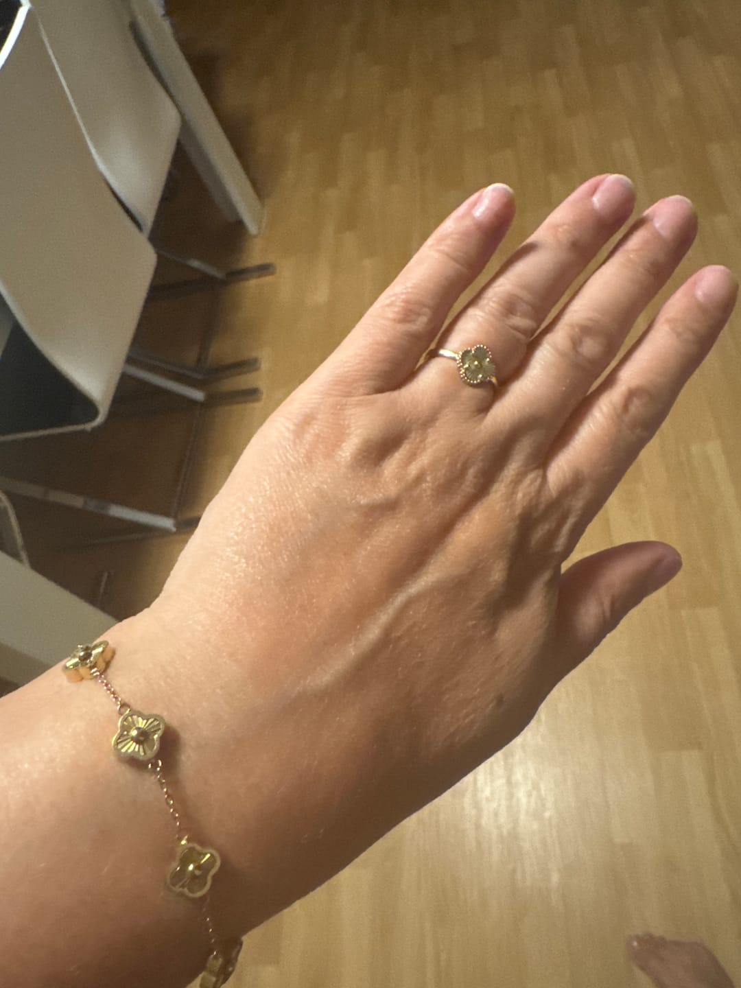Customer photo review of Mini Golden Lucky Leaf Abbaddon Armband 14K Vergoldet