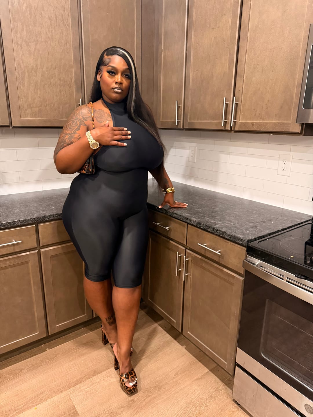 Customer photo review of Dark Romance Capri