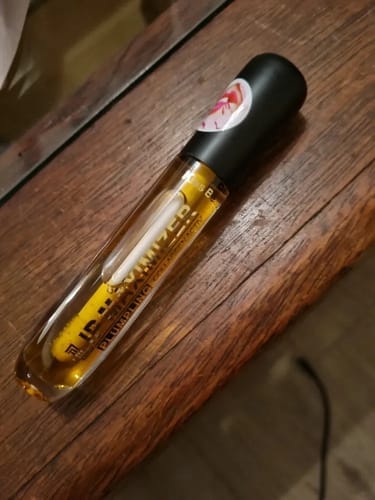 Customer photo review of Voluminizador de Labios – Efecto Inmediato