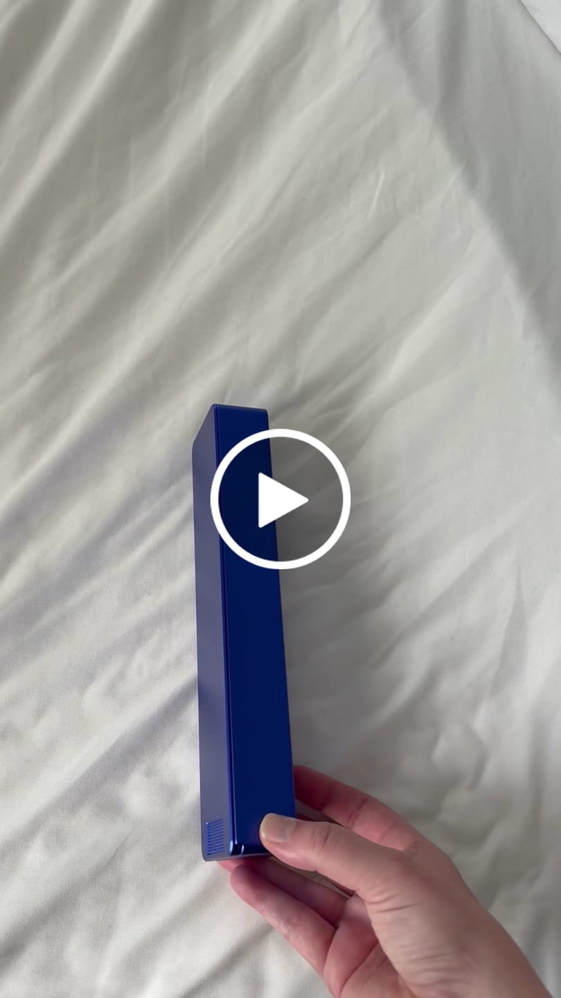 Customer video review of Weekly Case