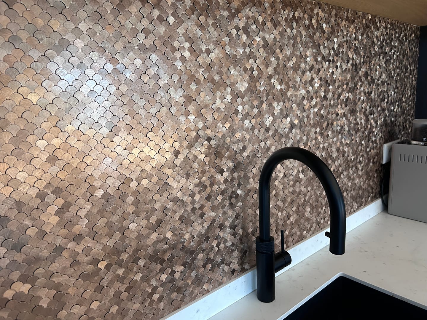 Customer photo review of Zelfklevende Mozaïektegels Metaal | Visschub Koper | 28,8×29,8 cm | Keuken, Bad & WC