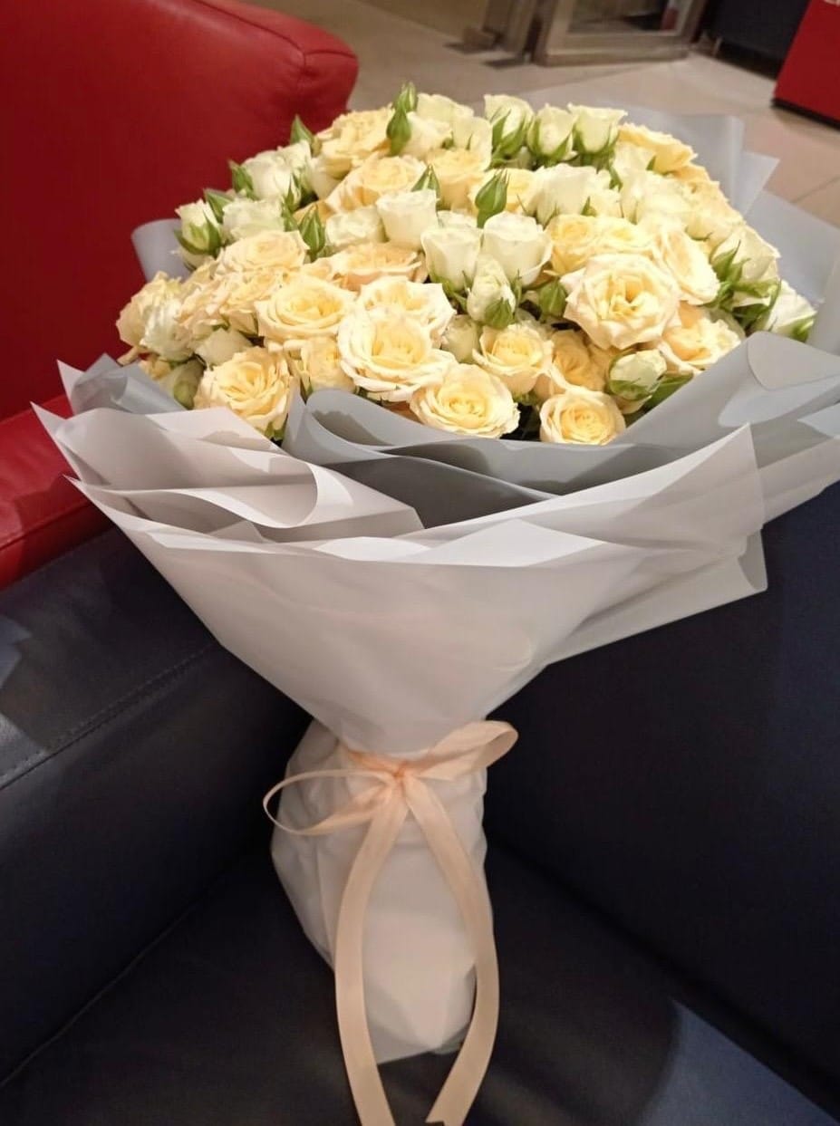 Customer photo review of Peach & White Spray Roses Bouquet