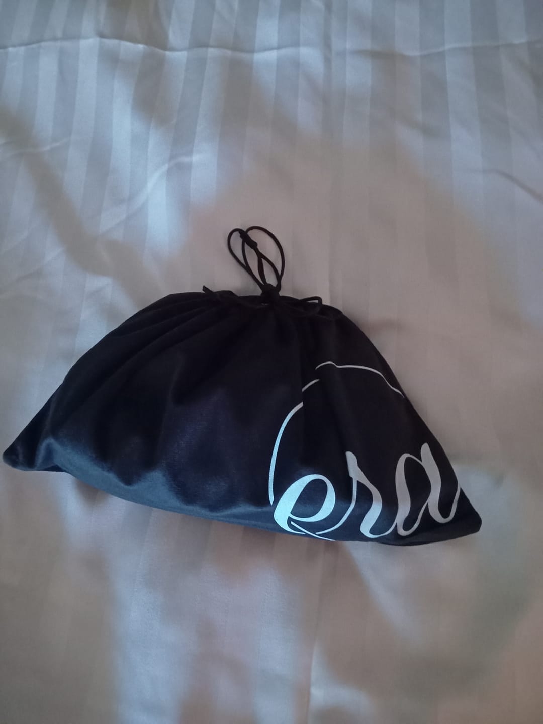 Customer photo review of ERA Mini Kisslock Chain Bag – Red