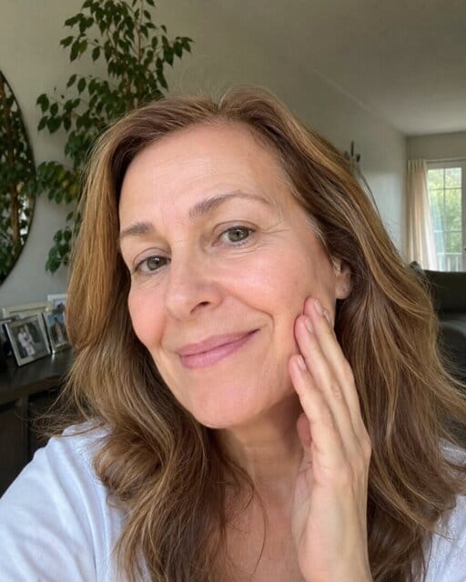 Customer photo review of 🔥Final 2 Hour 76% OFF🔥 Color Changing Foundation Stick