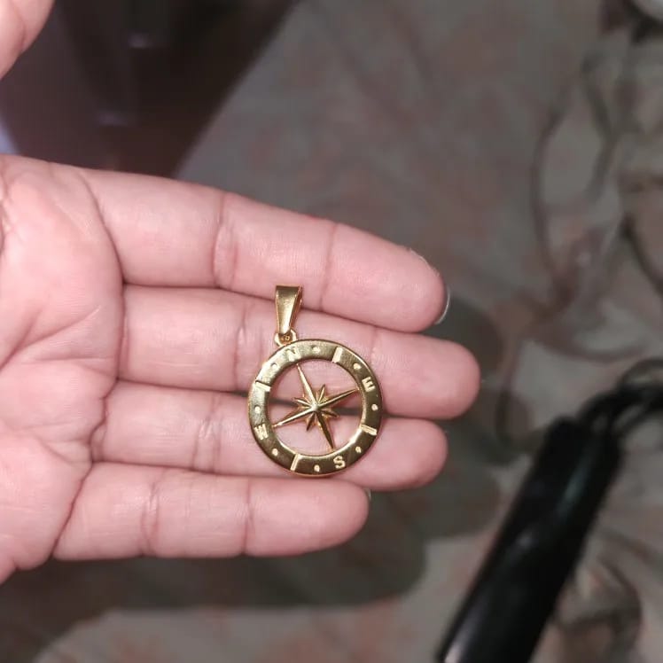 Customer photo review of Pendentif étoile du nord (or)