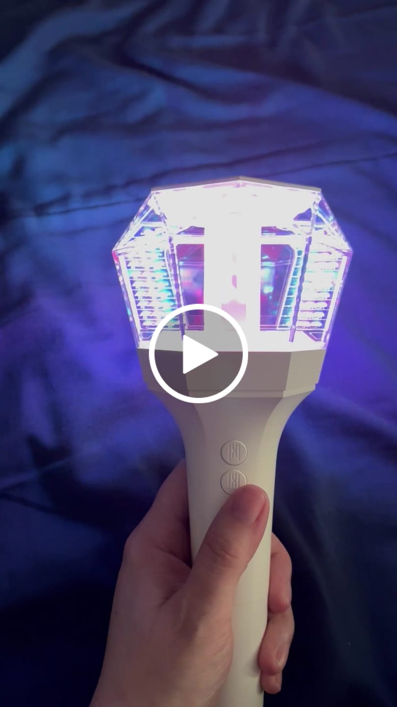 Customer video review of MONSTA X - OFFICIAL LIGHT STICK VER.3