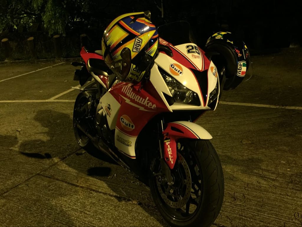 Customer photo review of ---AU STOCKING---Pearl White Fairing Set For Honda CBR1000RR 2012-2016