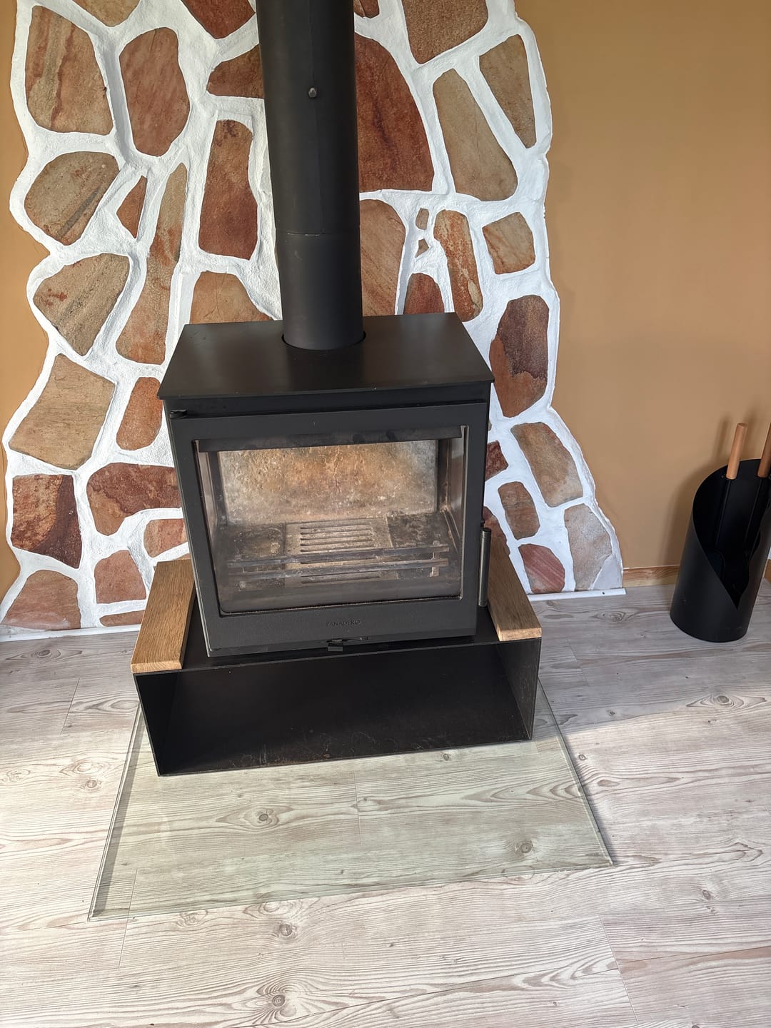 Customer photo review of Glasplatte Kamin, Funkenschutzplatte Glas für Kaminofen - Rechteck