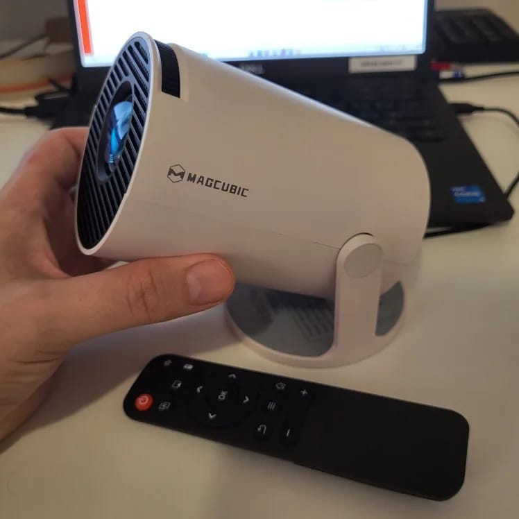 Customer photo review of Mini Proyector Smart 180 VELTRIX™