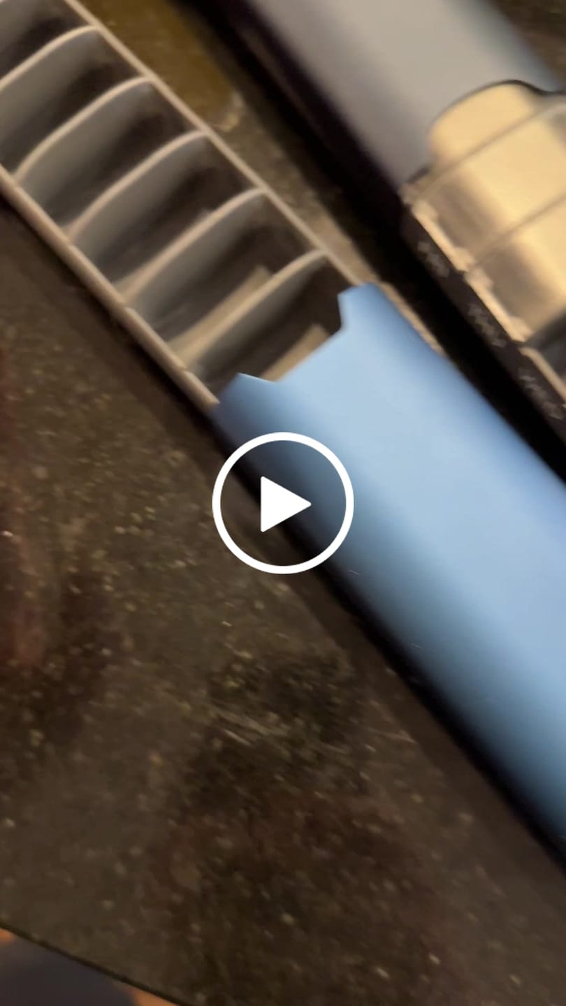 Customer video review of Weekly Case