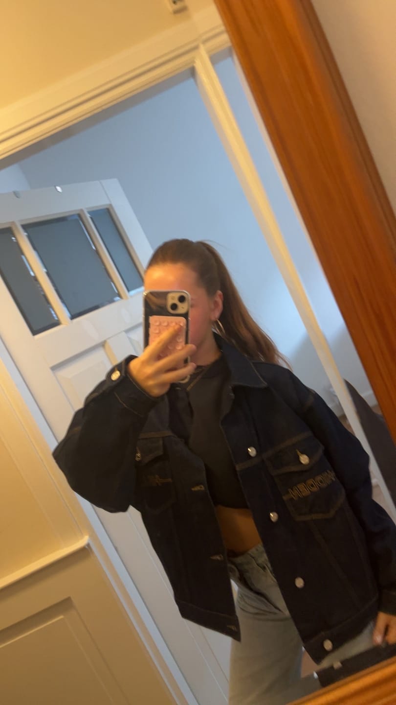 Recenzja zdjęciowa klienta dotycząca kurtki dżinsowej LOGO STITCH w kolorze indygo