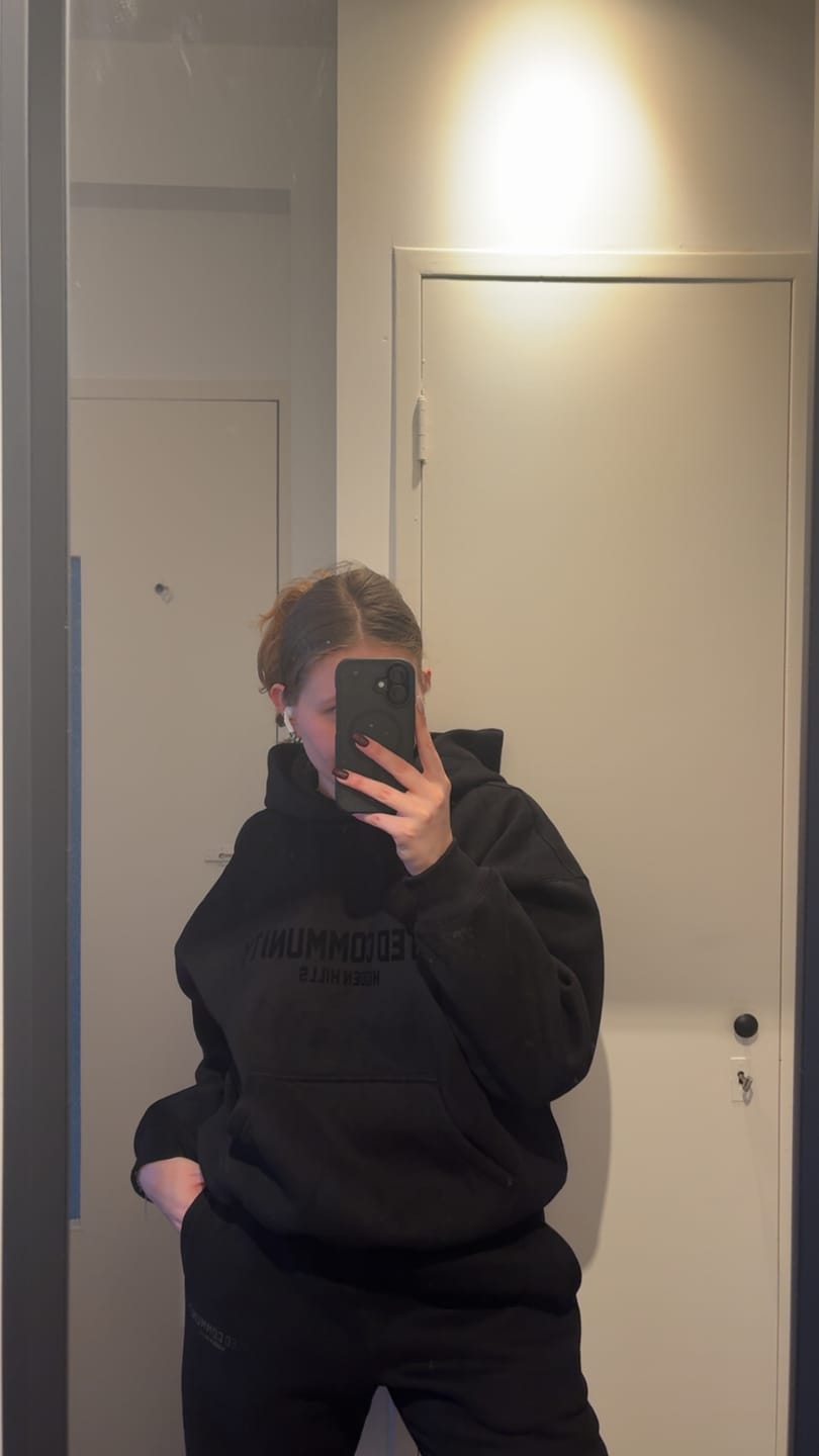 Customer photo review of BASICS HOODIE BLACK