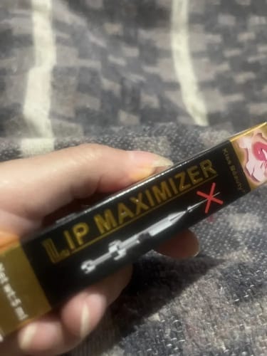 Customer photo review of Voluminizador de Labios – Efecto Inmediato