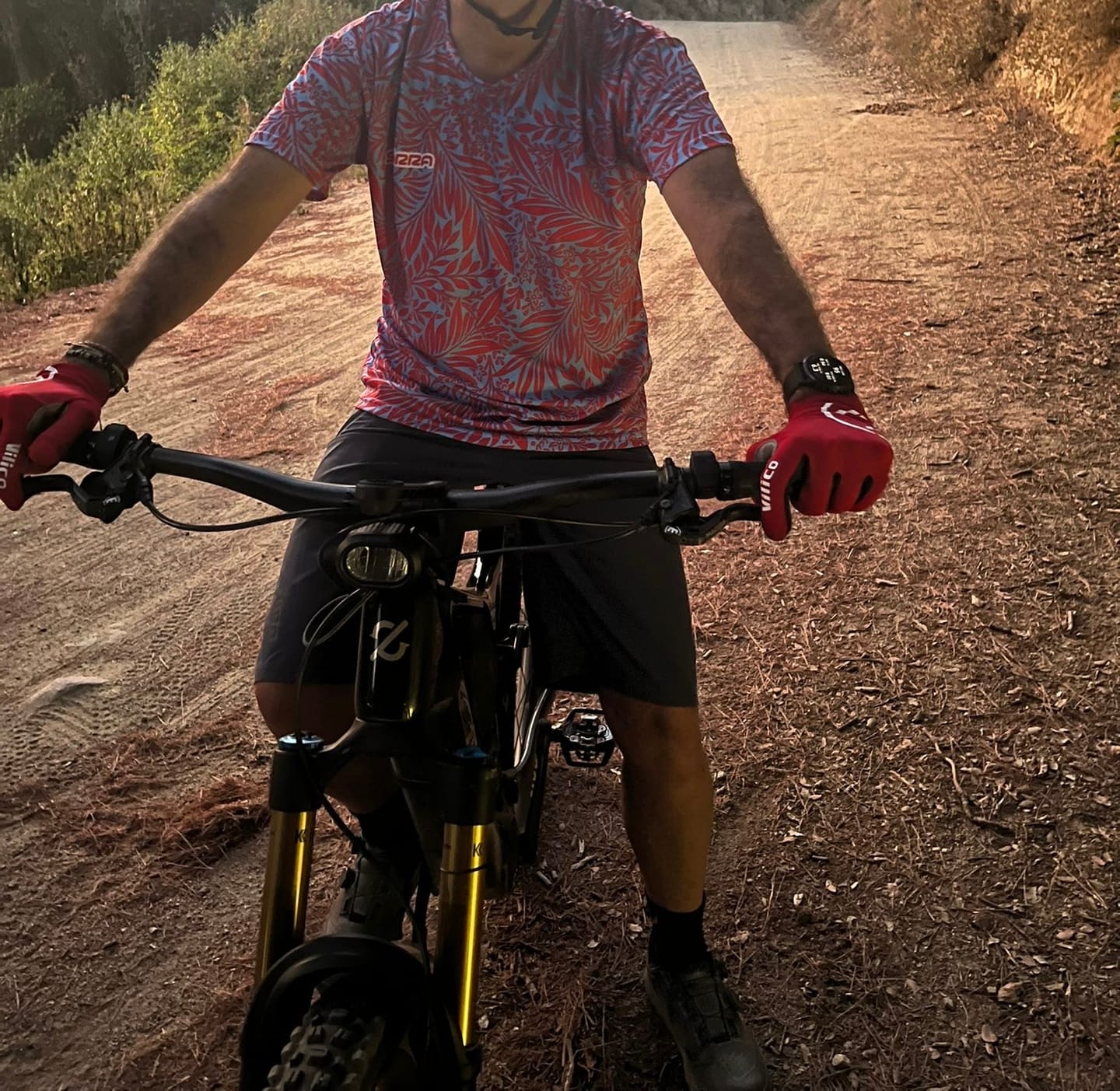 Customer photo review of T-Shirt SS MTB Sörra Tropic Red-Blue