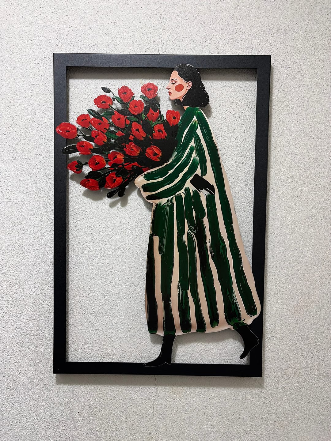 Customer photo review of Rose Lady Metal Tablo