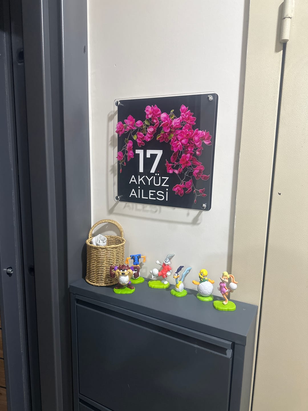 Customer photo review of Kişiye Özel Begonvil Çiçekli Kapı İsimliği