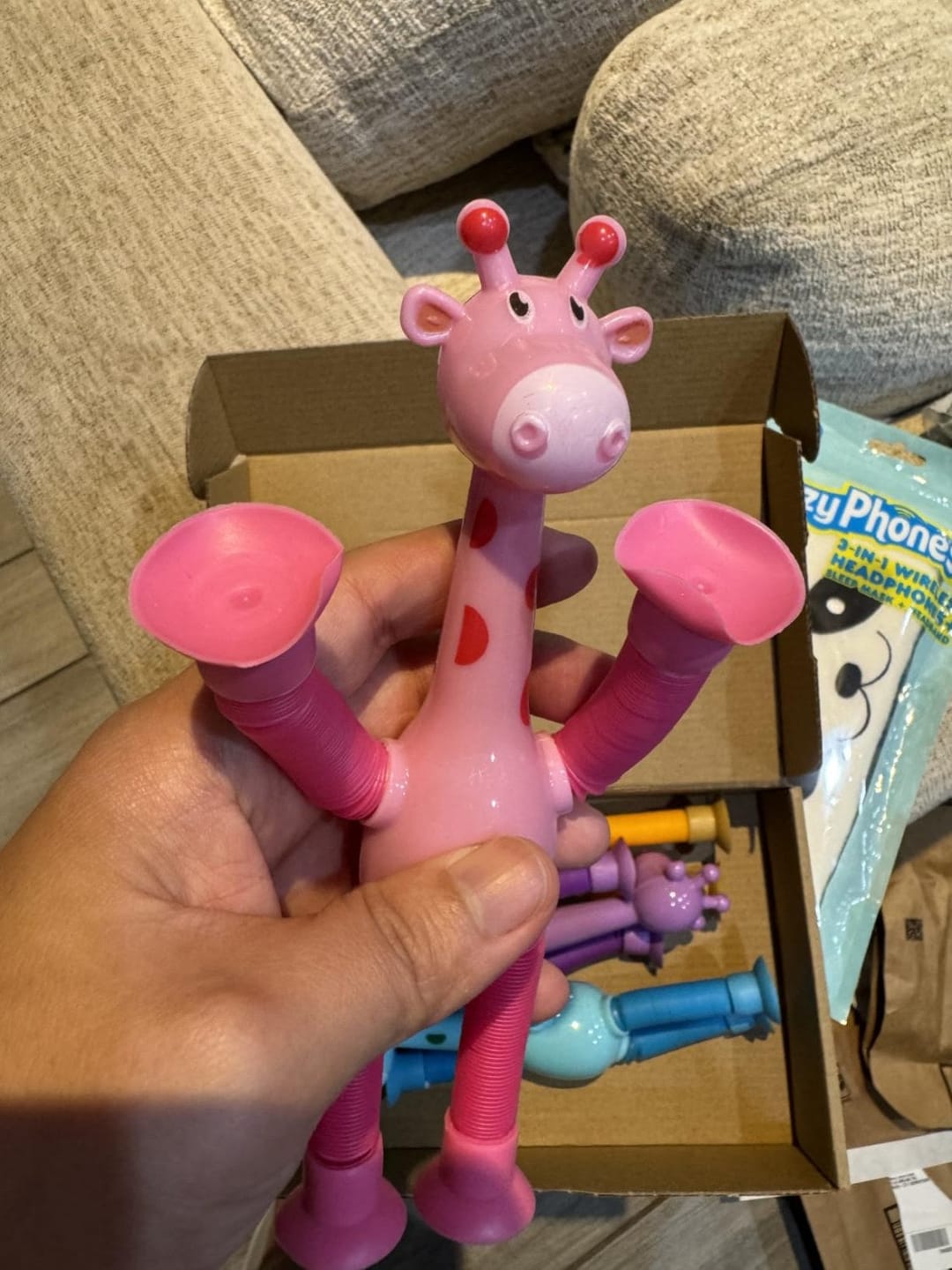 Customer photo review of Dehnbare Giraffe Fidget Toy | Saugnapf Sensorik Röhren Stressabbau Antistress