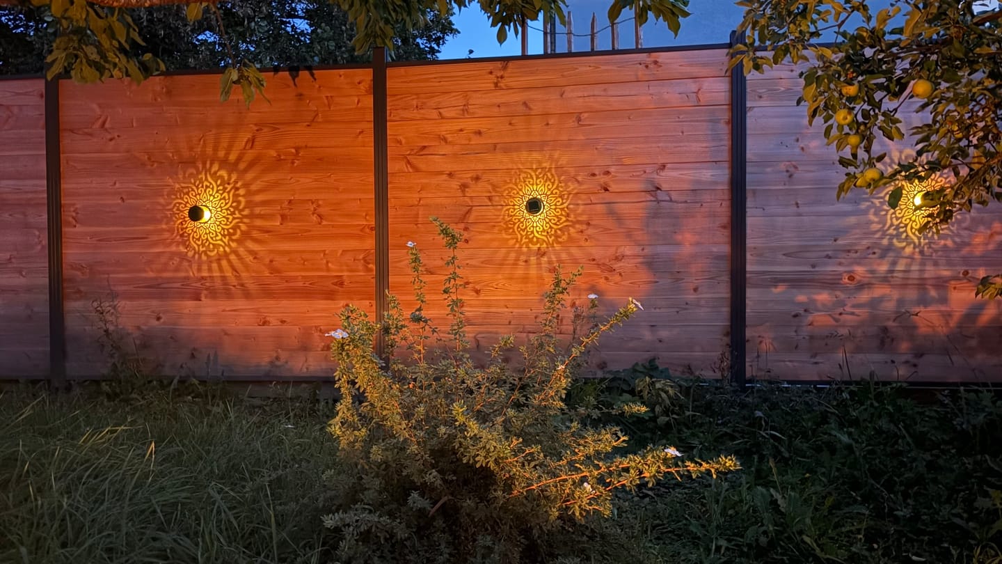 Customer photo review of Lampe Décoratif Solaire – Illuminez Votre Jardin