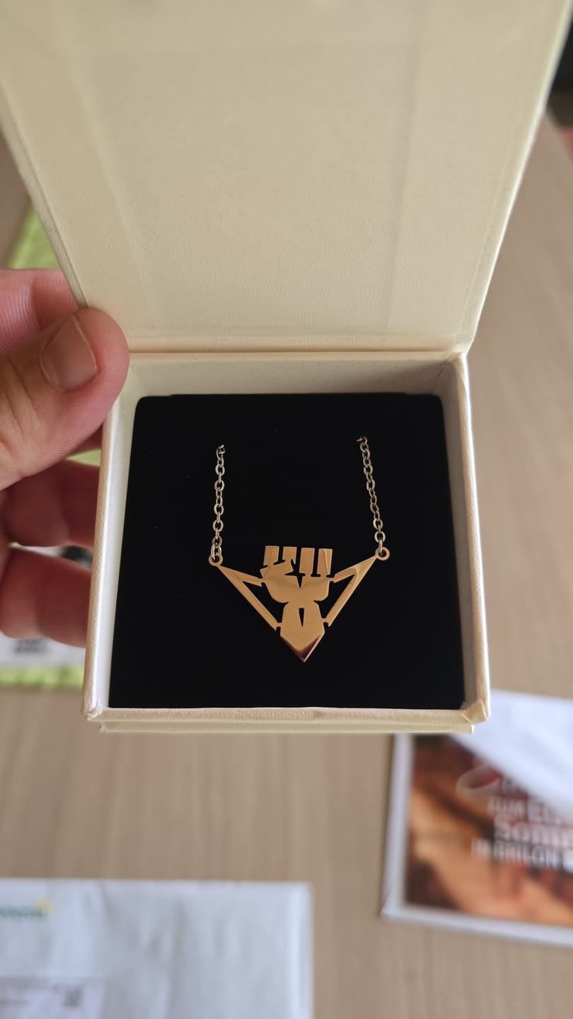 Customer photo review of Persönliche Kinderzeichnung als Halskette oder Anhänger in Gold