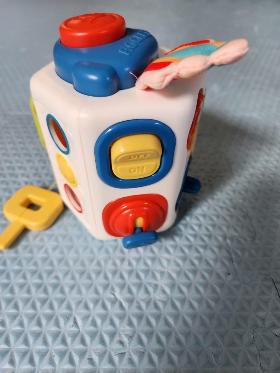 Customer photo review of 9-in-1 Beschäftigungswürfel Kleinkind | Montessori Sensorikspielzeug Motorik Lernspielzeug 1 bis 3 Jahre